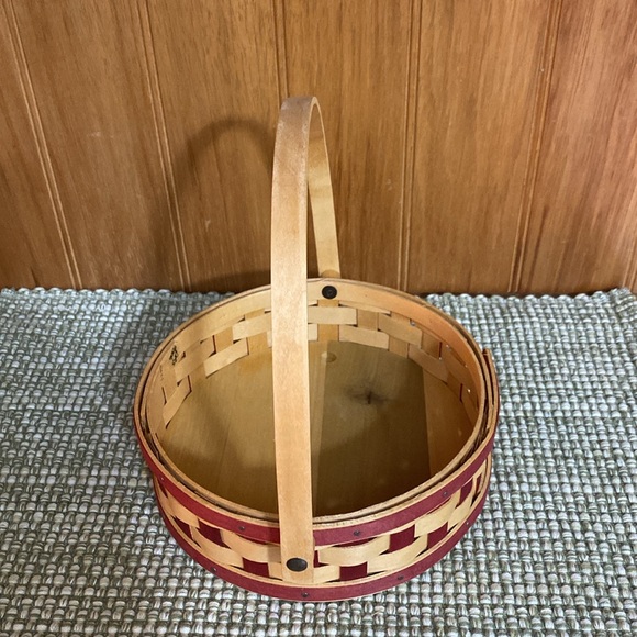 Longaberger 2006 Red/Natural Small Pie Basket w/Swing Handle - Picture 4 of 7